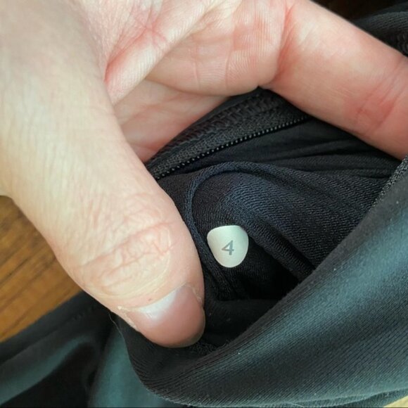 Lululemon Run: Ice Queen Pant Black / Classic Stripe Black White / Black size 4 - Picture 14 of 16